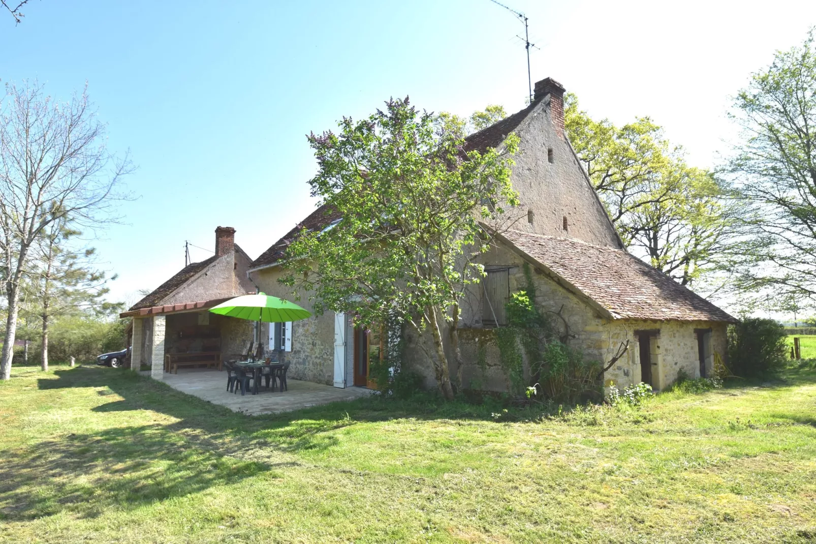 Gite 7 pers Decize-Exterior summer