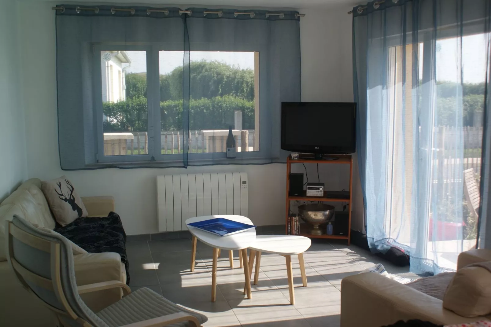 White Cliffs-Living room