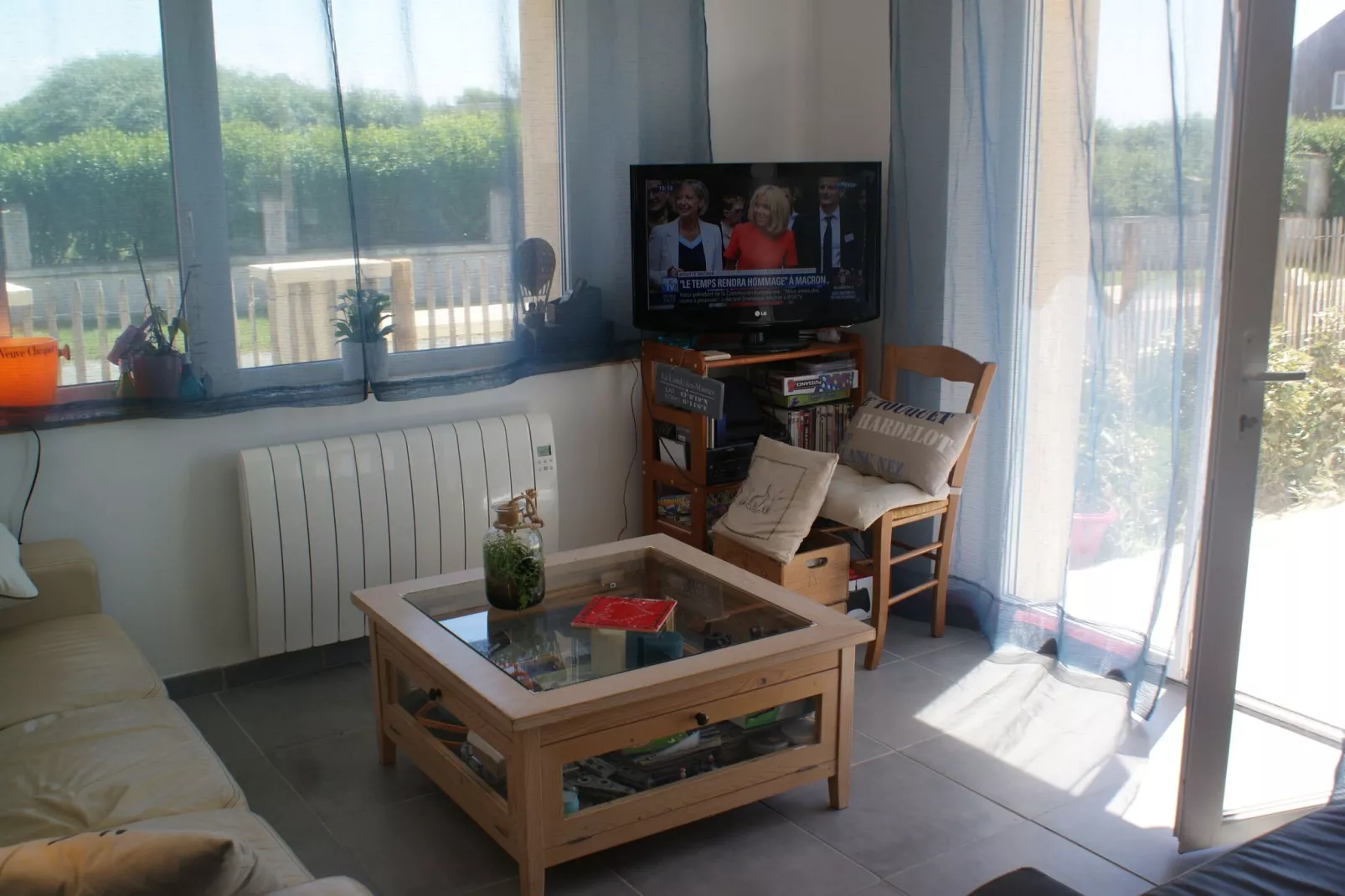 White Cliffs-Living room