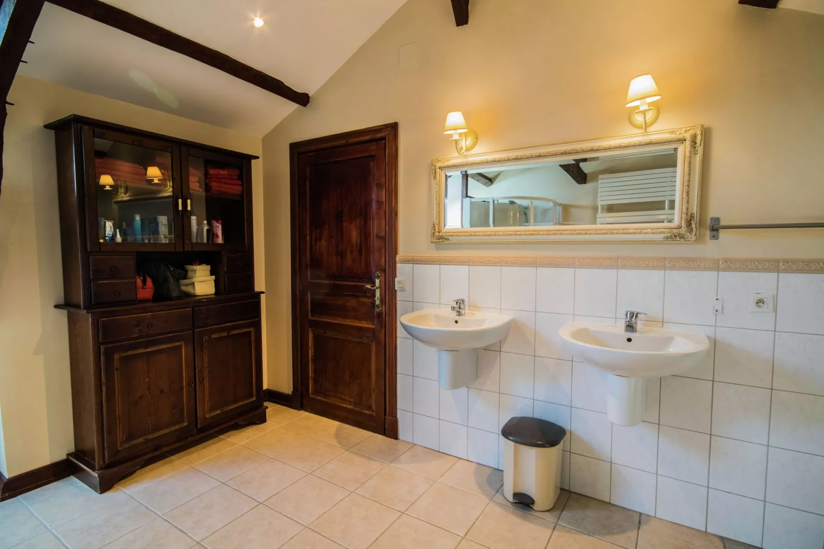 Entre le Gers et les Pyrénées XII-Bathroom