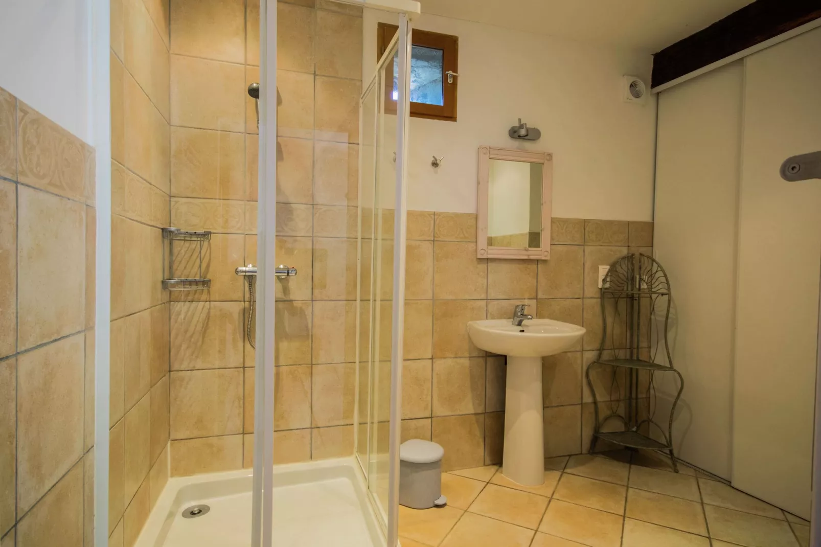 Entre le Gers et les Pyrénées XII-Bathroom