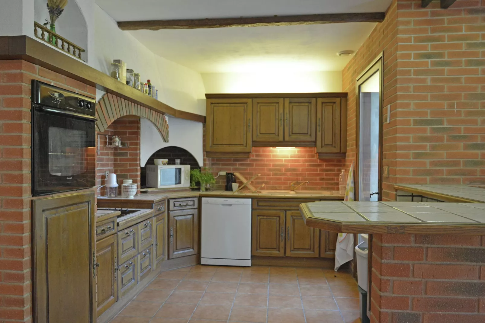 La maison Mer et Thermes-Kitchen