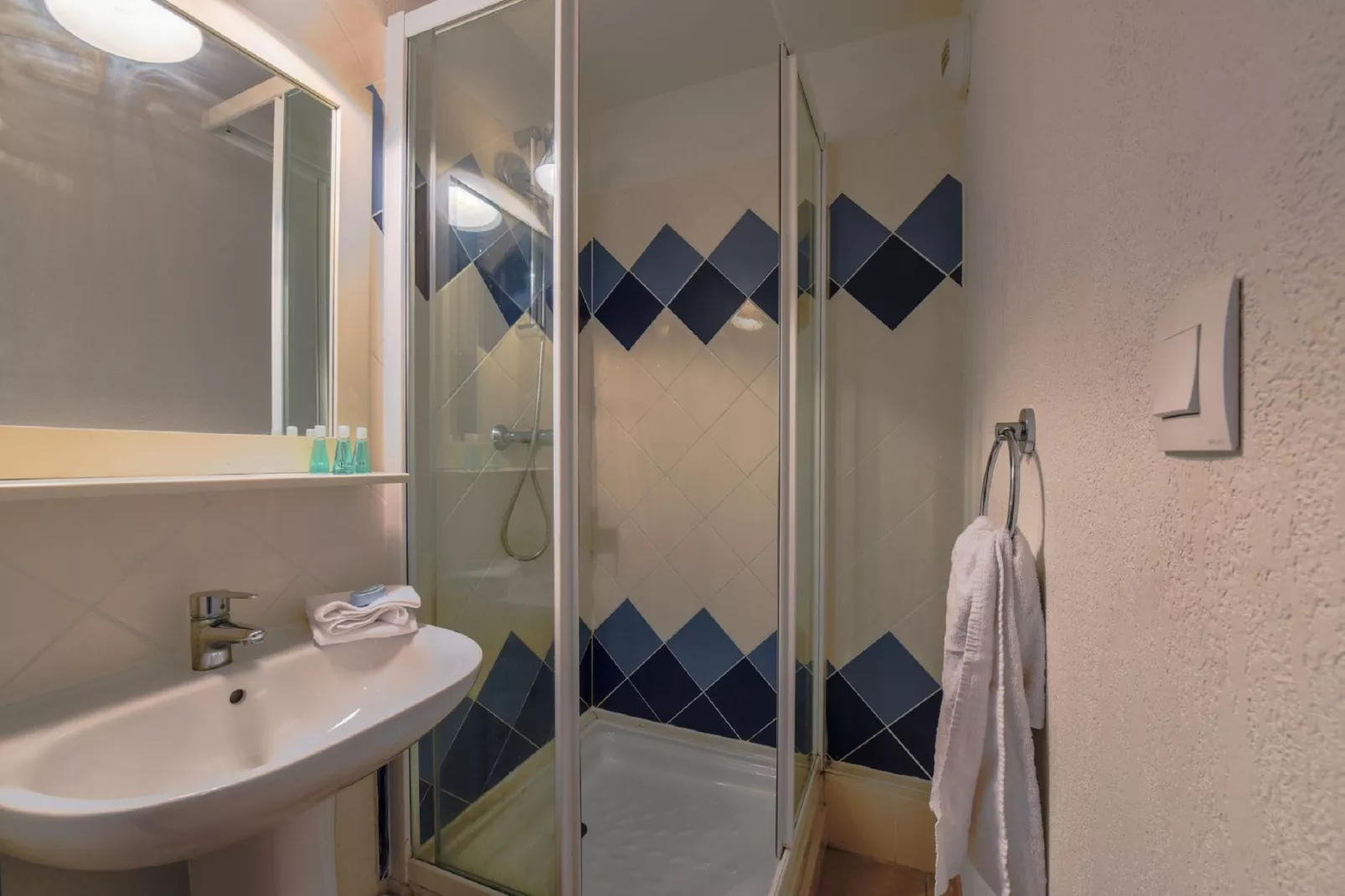Résidence Catalana-Bathroom
