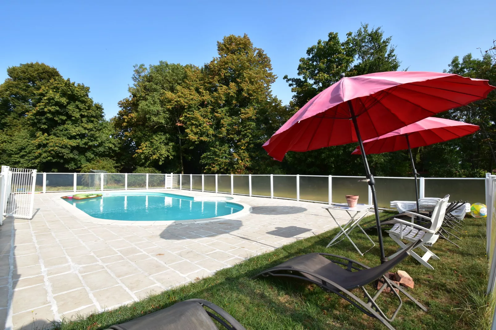 Château des Lambeys-Pool