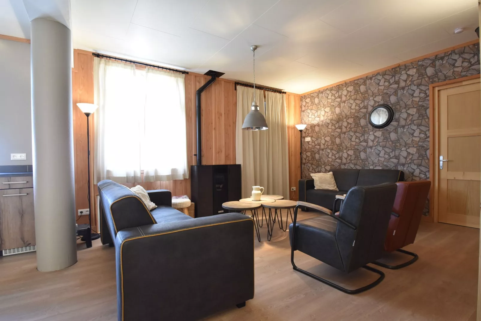 Apt 6 pers piscine-Living room