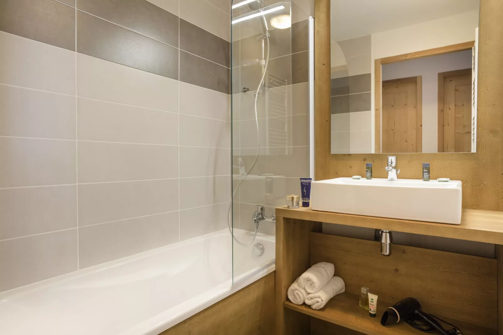 Résidence La Clé des Cimes 1-S4-Bathroom