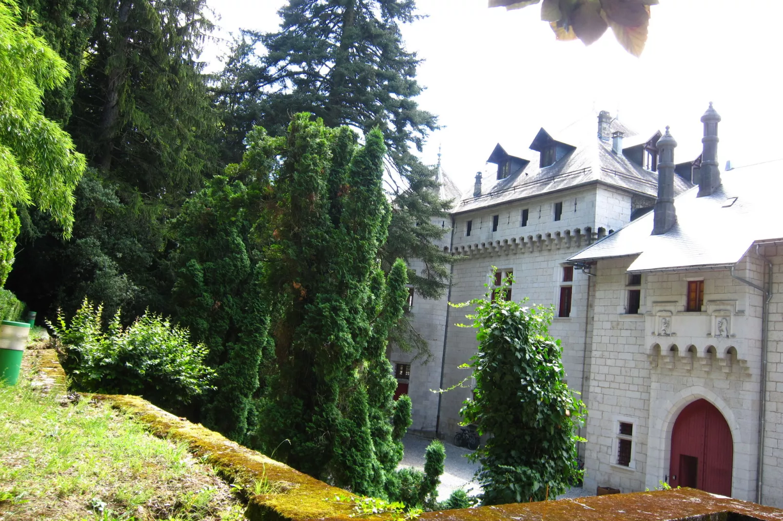 De la Tour-Exterior summer