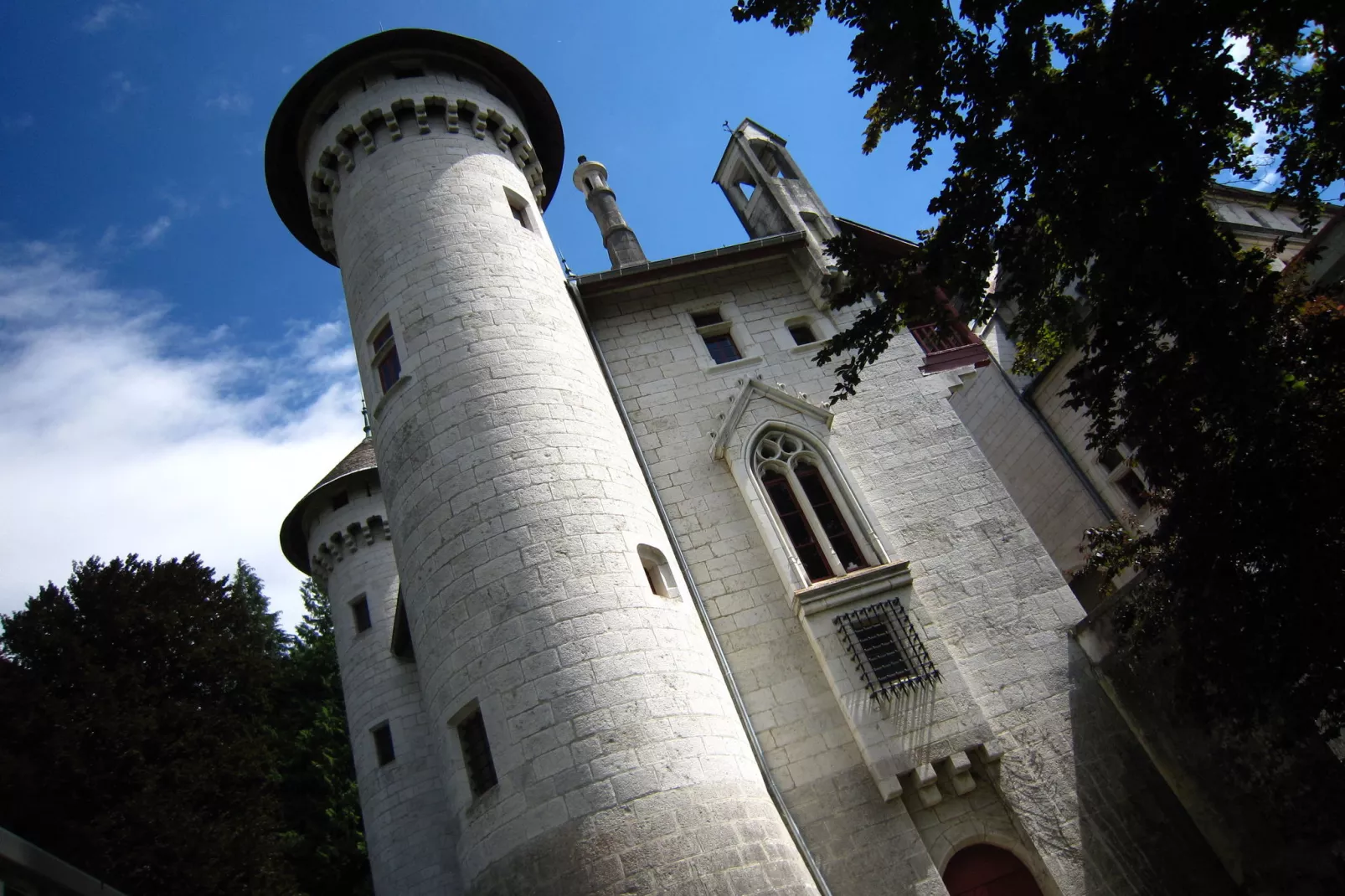 De la Tour-Exterior summer