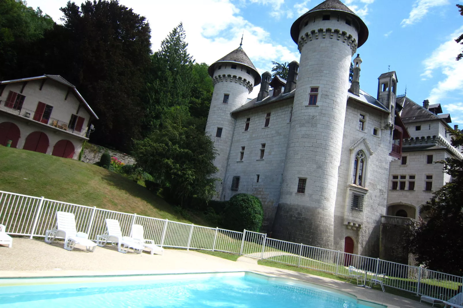Grand Salon-Exterior summer