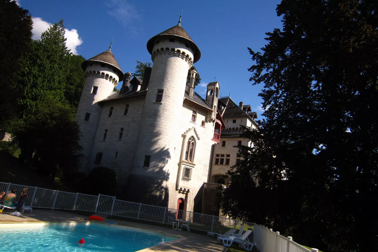 Grand Salon-Exterior summer