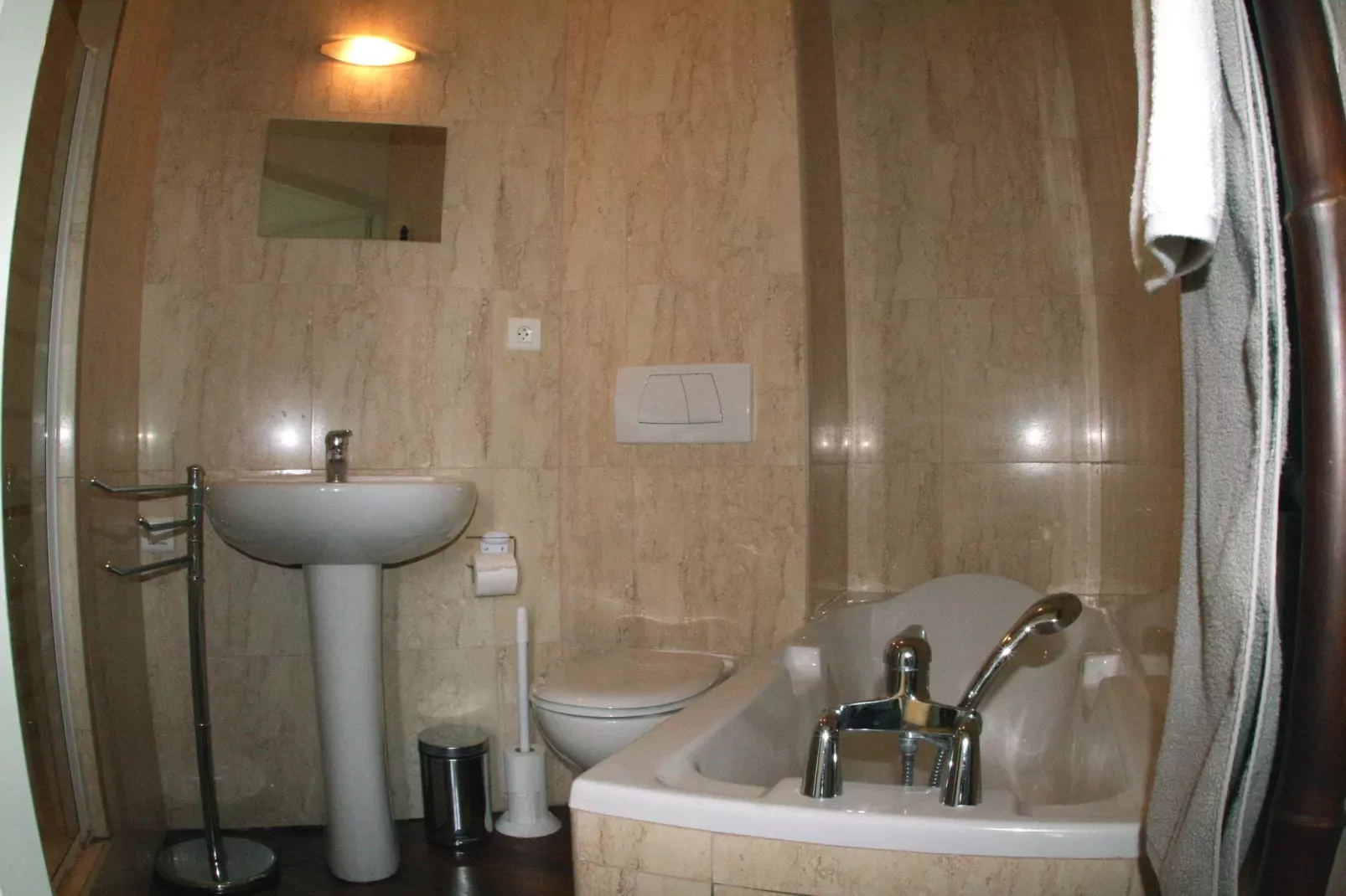 Grand Salon-Bathroom