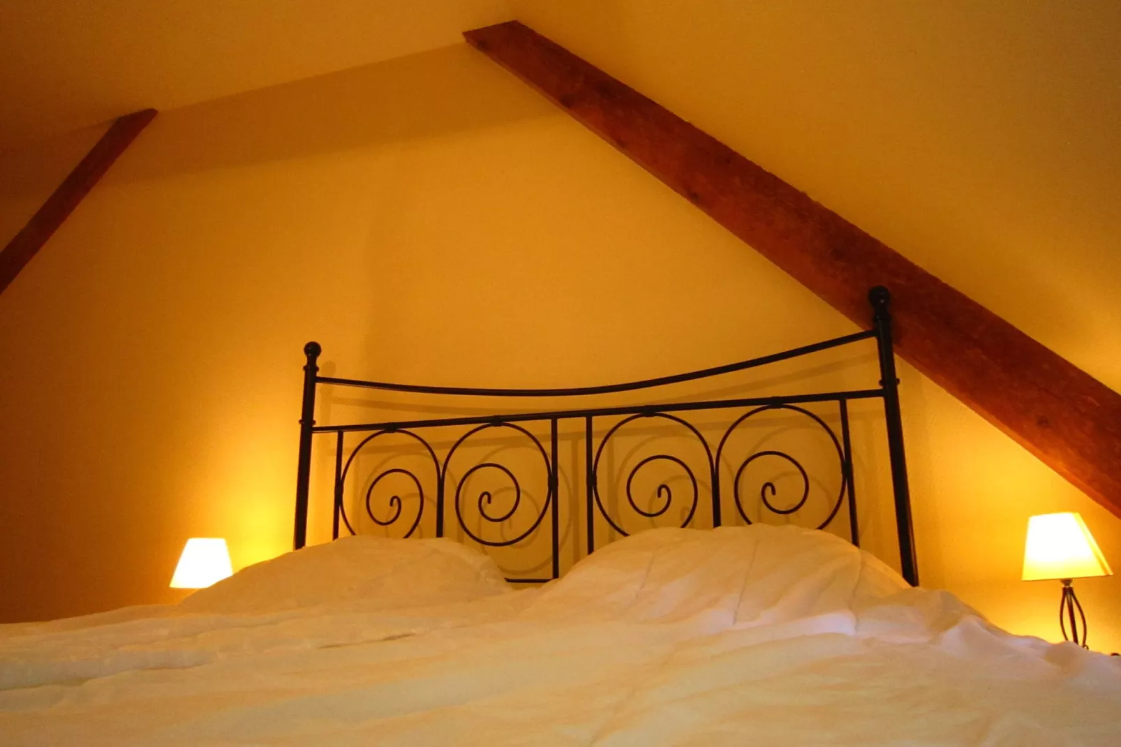La Luna-Bedroom