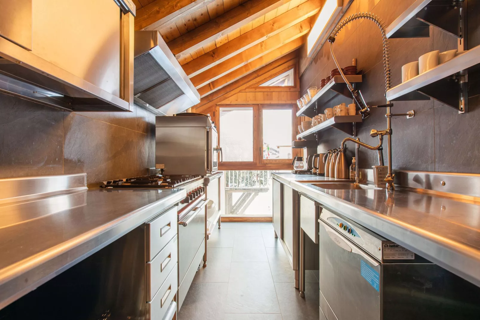 CHALET LE 360-Kitchen