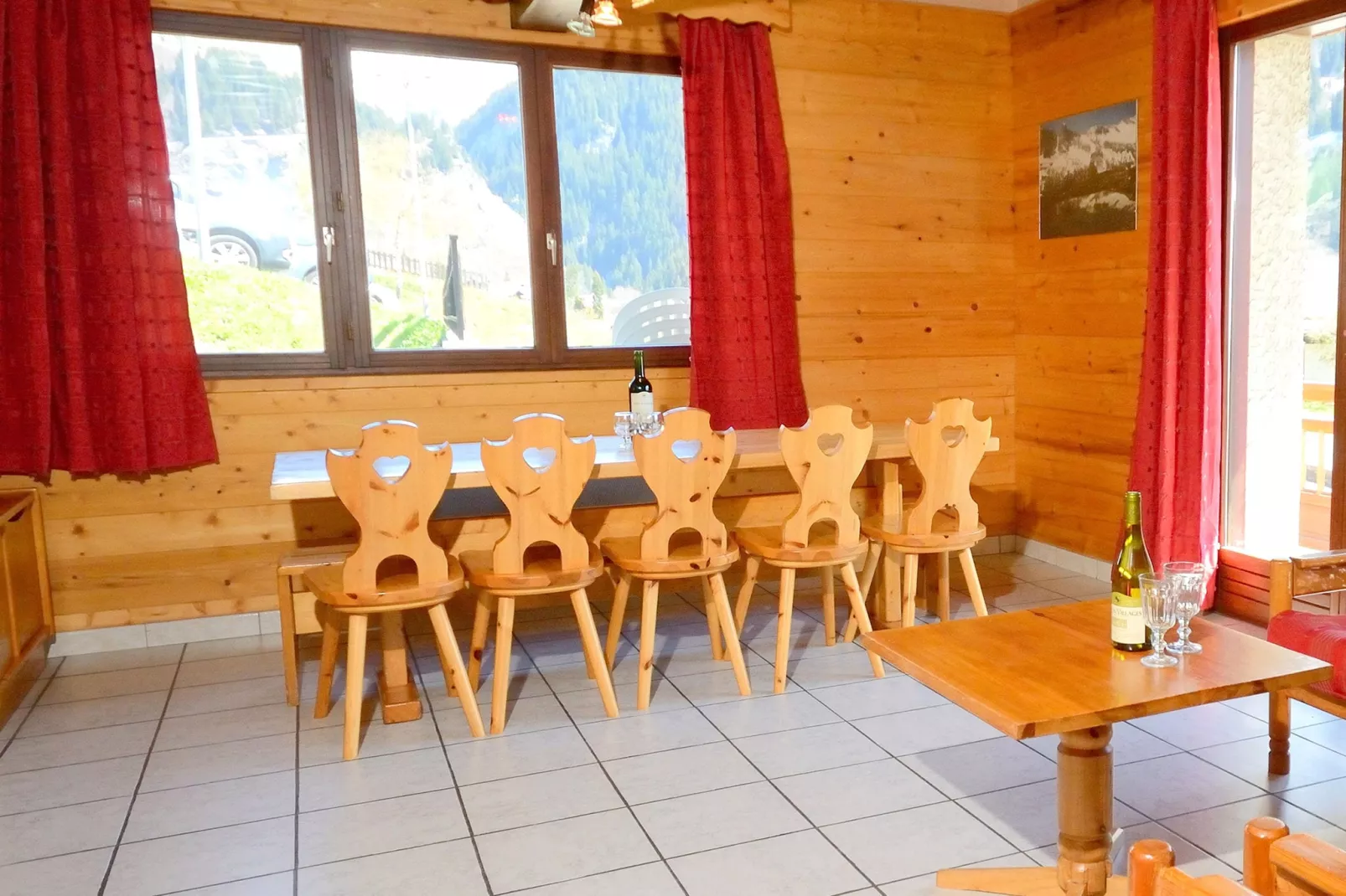 Chalet Carella-Dining room