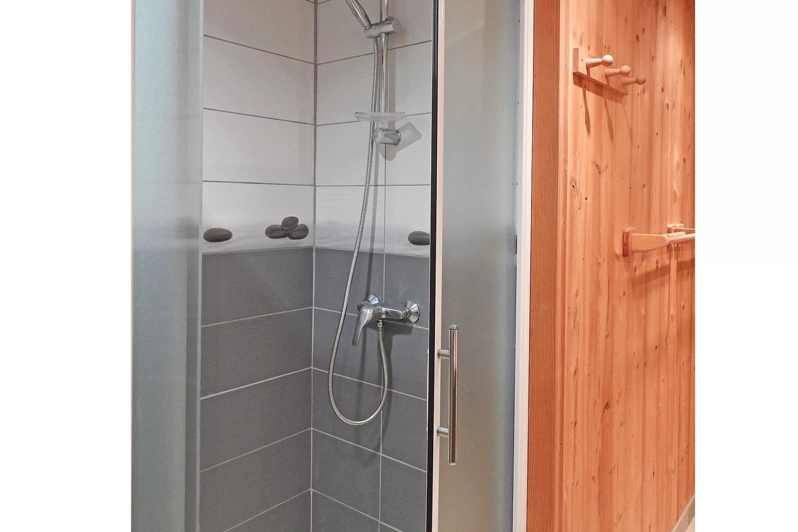 Chalet Carella-Bathroom