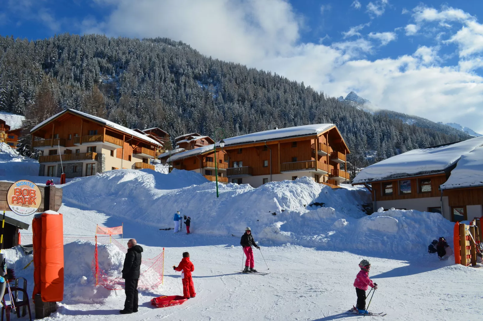 Les Chalets de la Ramoure 3-Exterior winter