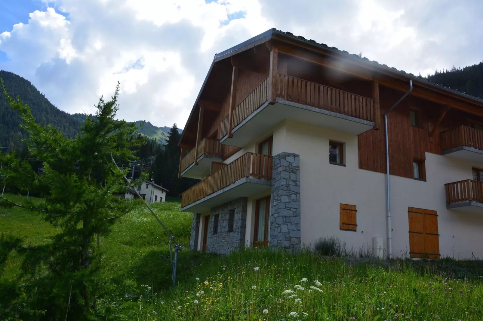 Les Chalets de la Ramoure 3-Exterior summer