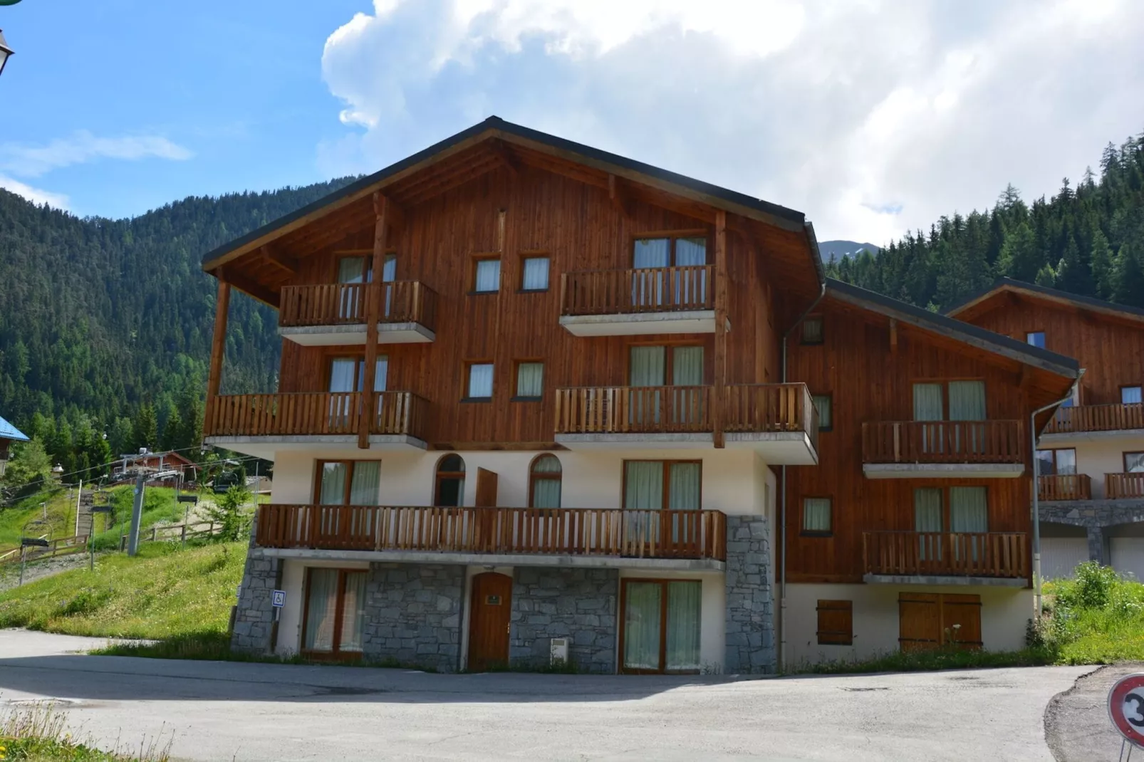 Les Chalets de la Ramoure 3-Exterior summer