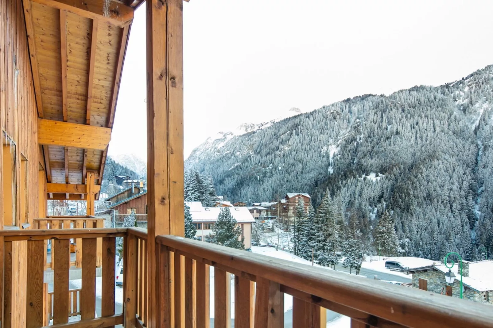 Les Chalets de la Ramoure 3-Area winter 1km