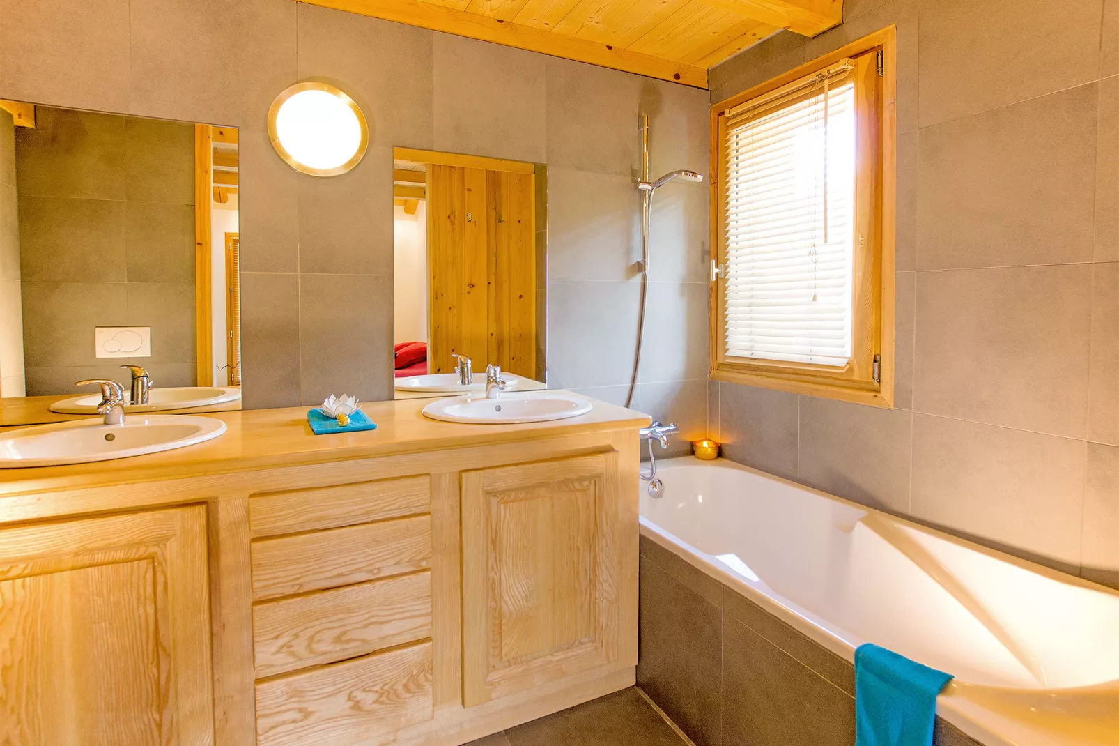 Chalet des Arcs CED01-Bathroom