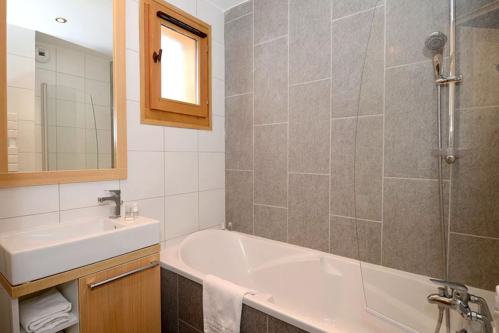Les Portes du Grand Massif 7-Badezimmer