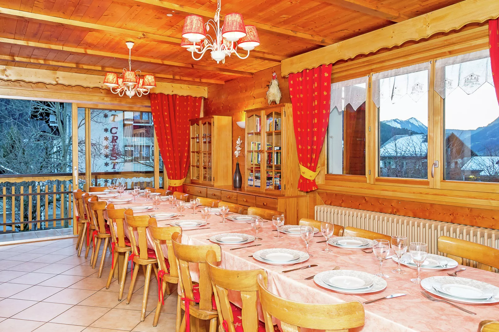 Chalet de la Chapelle-Dining room