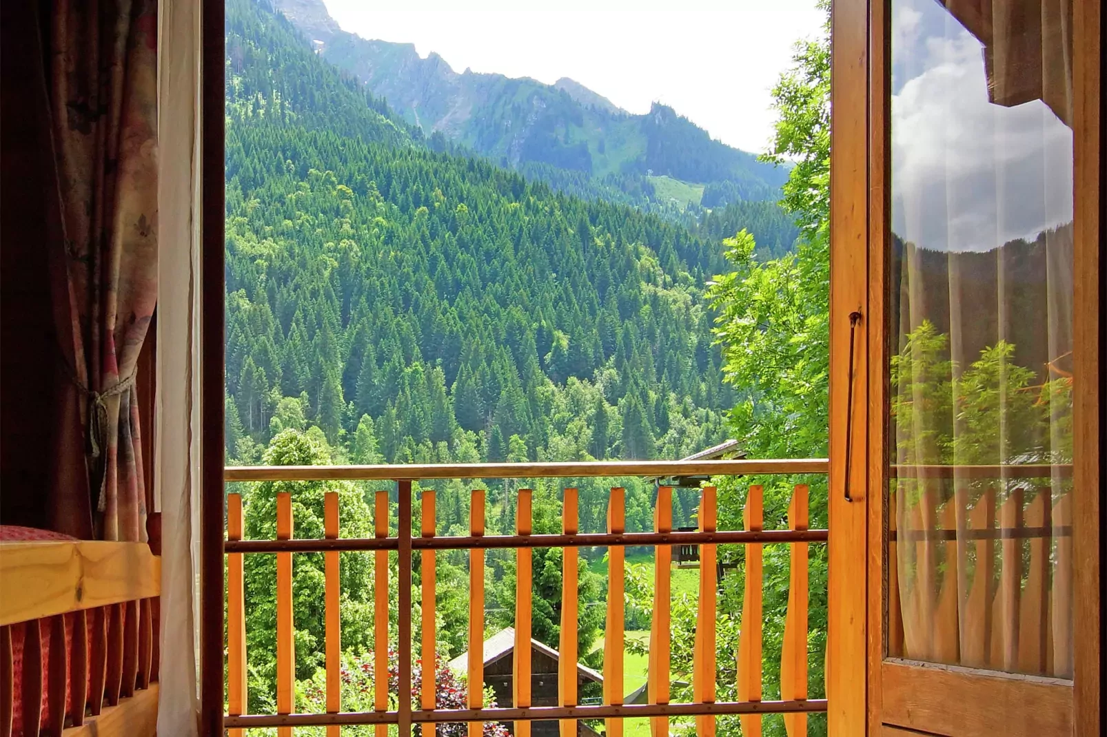 Chalet de la Chapelle-Terrace balcony