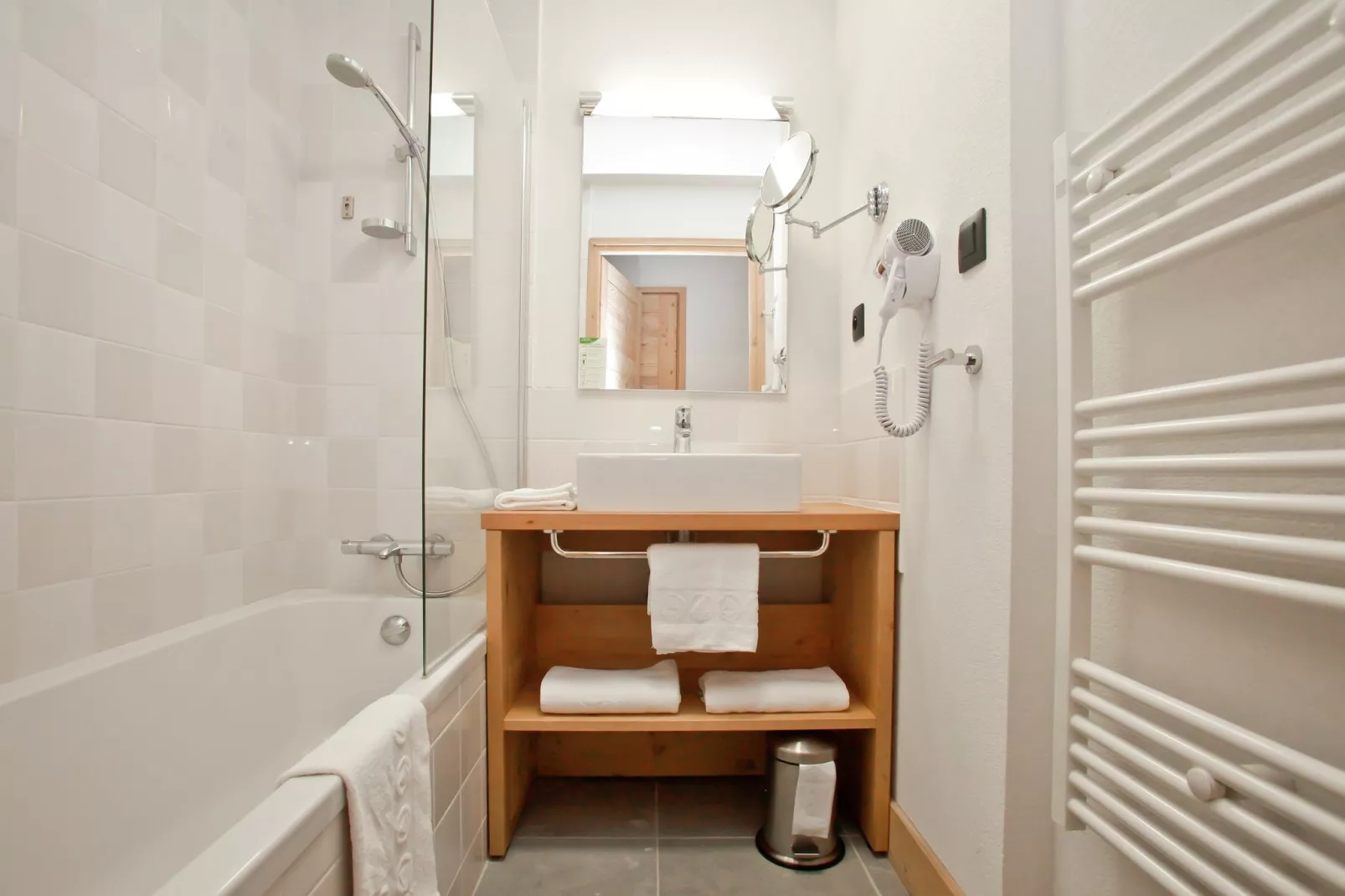 Les Fermes de Chatel 2-Bathroom