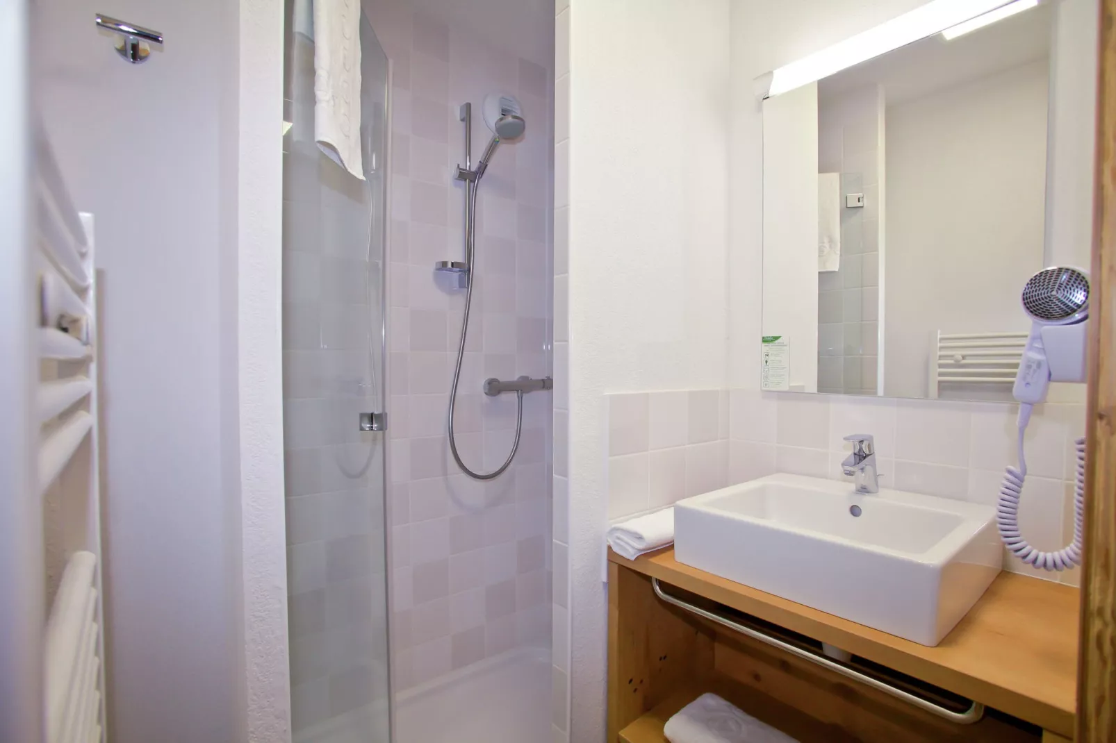 Les Fermes de Chatel 2-Bathroom