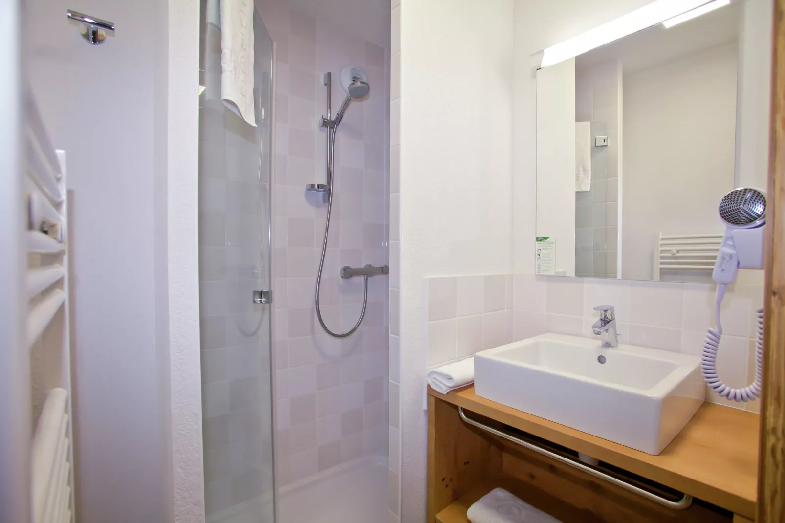Les Fermes de Chatel 3-Bathroom