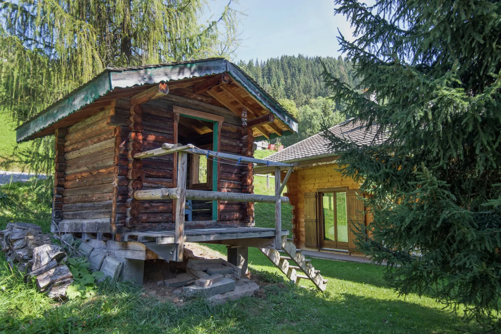 Chalet Alban-Gardens summer