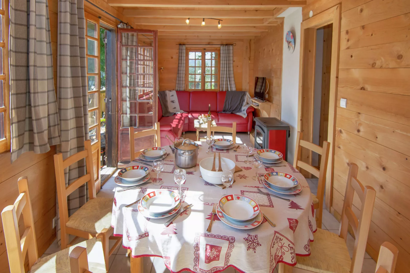 Chalet Le Nid Zut-Dining room