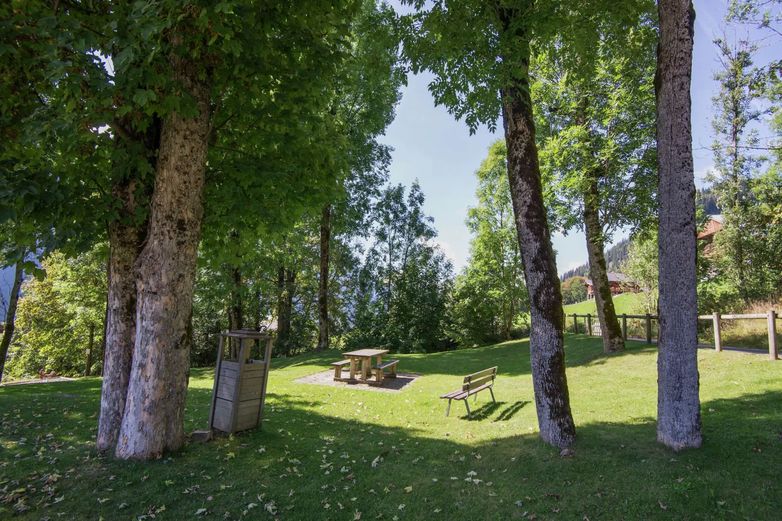 Chalet Le Nid Zut-Gardens summer