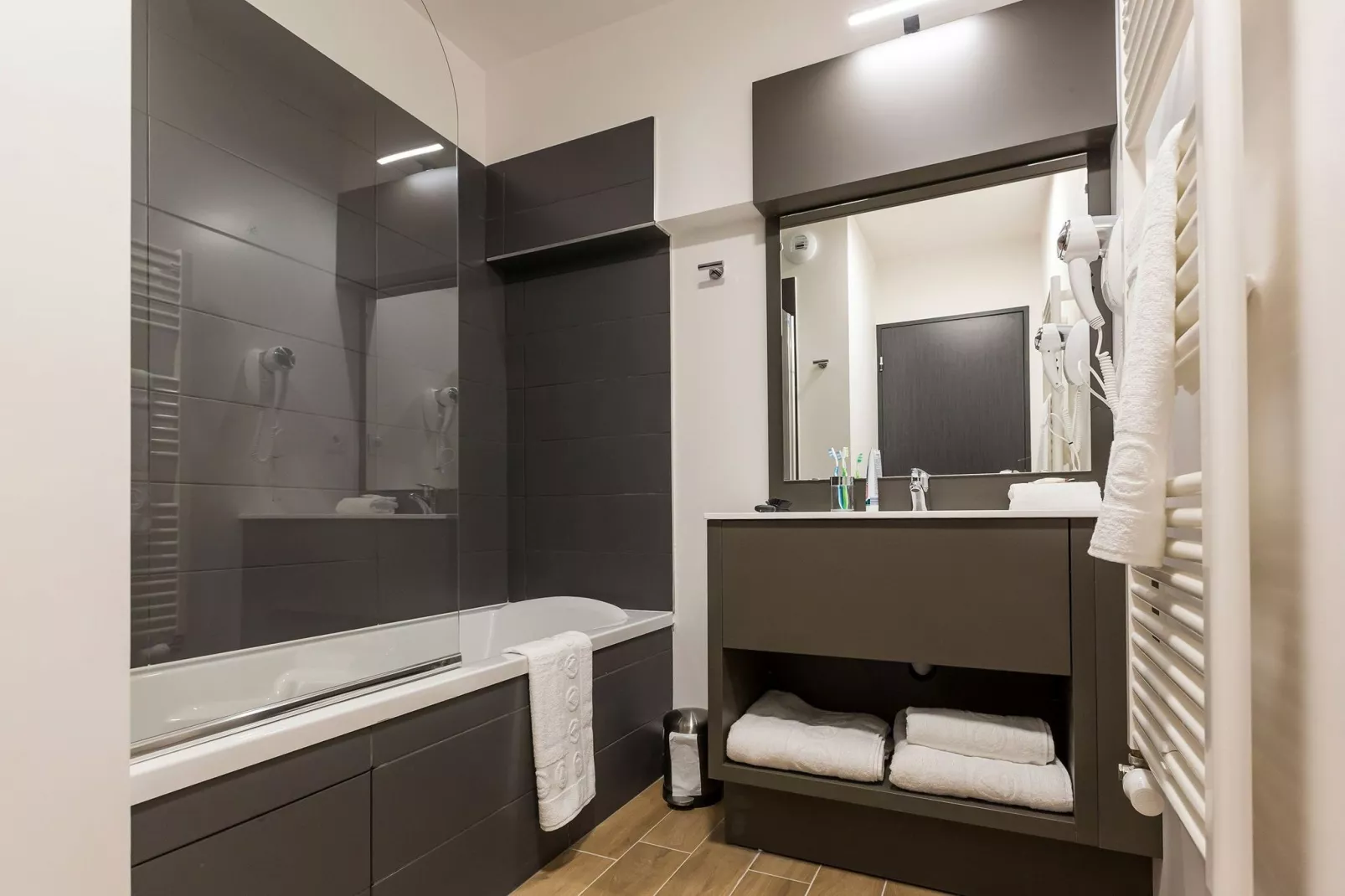 Isatis 3-Bathroom