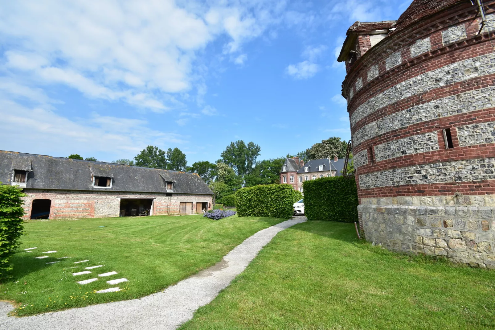 Gite Saint Julien-Gardens summer