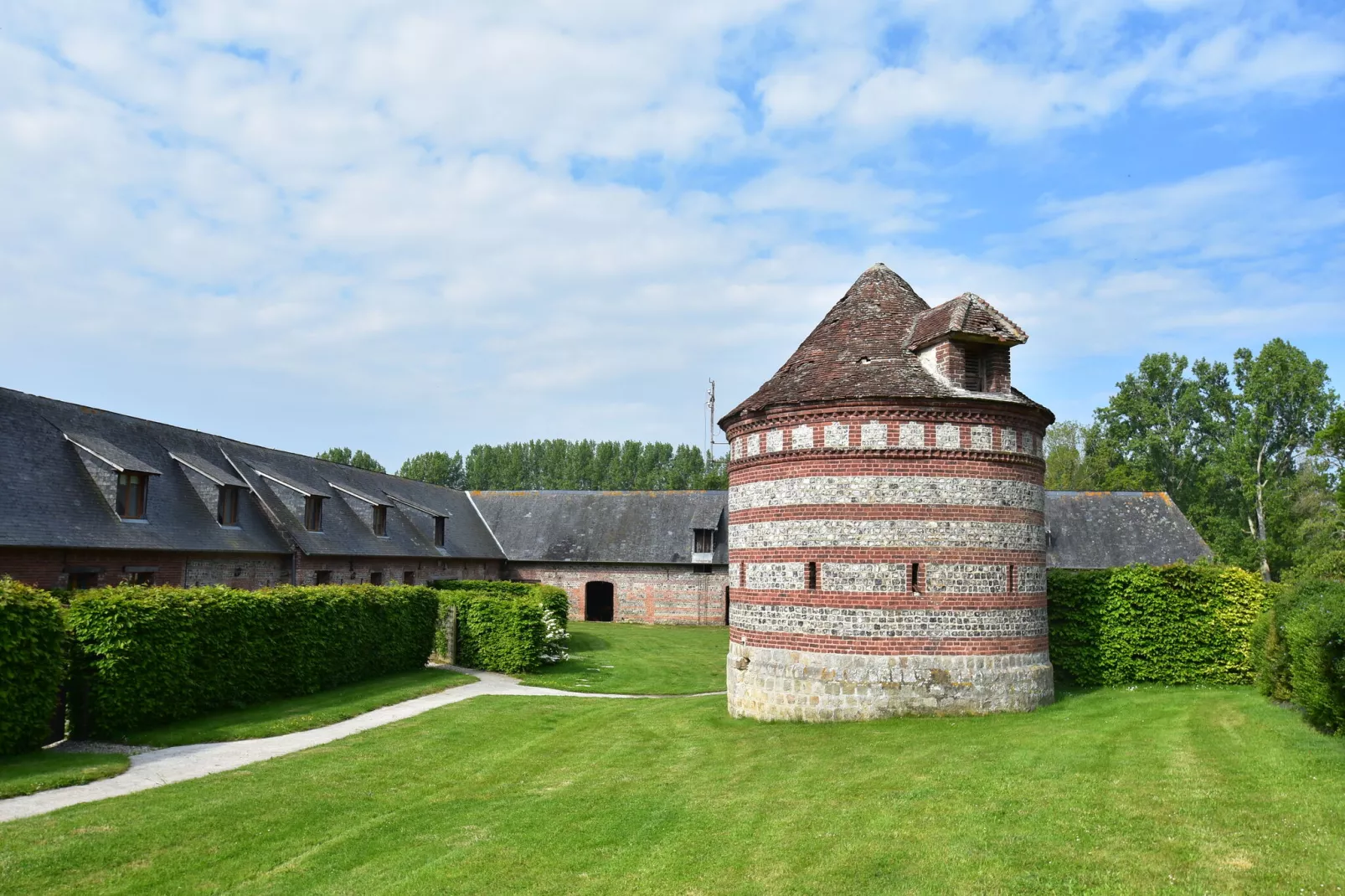 Gite Domaine Saint Julien-Areas summer 1km