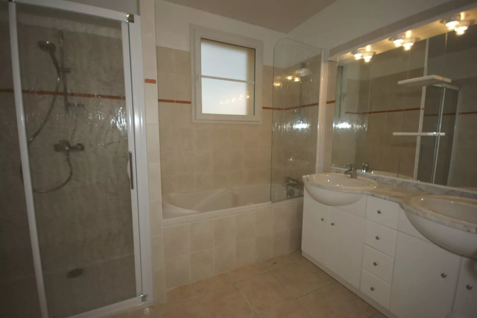Royal Green Parc - Golf de Mazamet 1-Bathroom