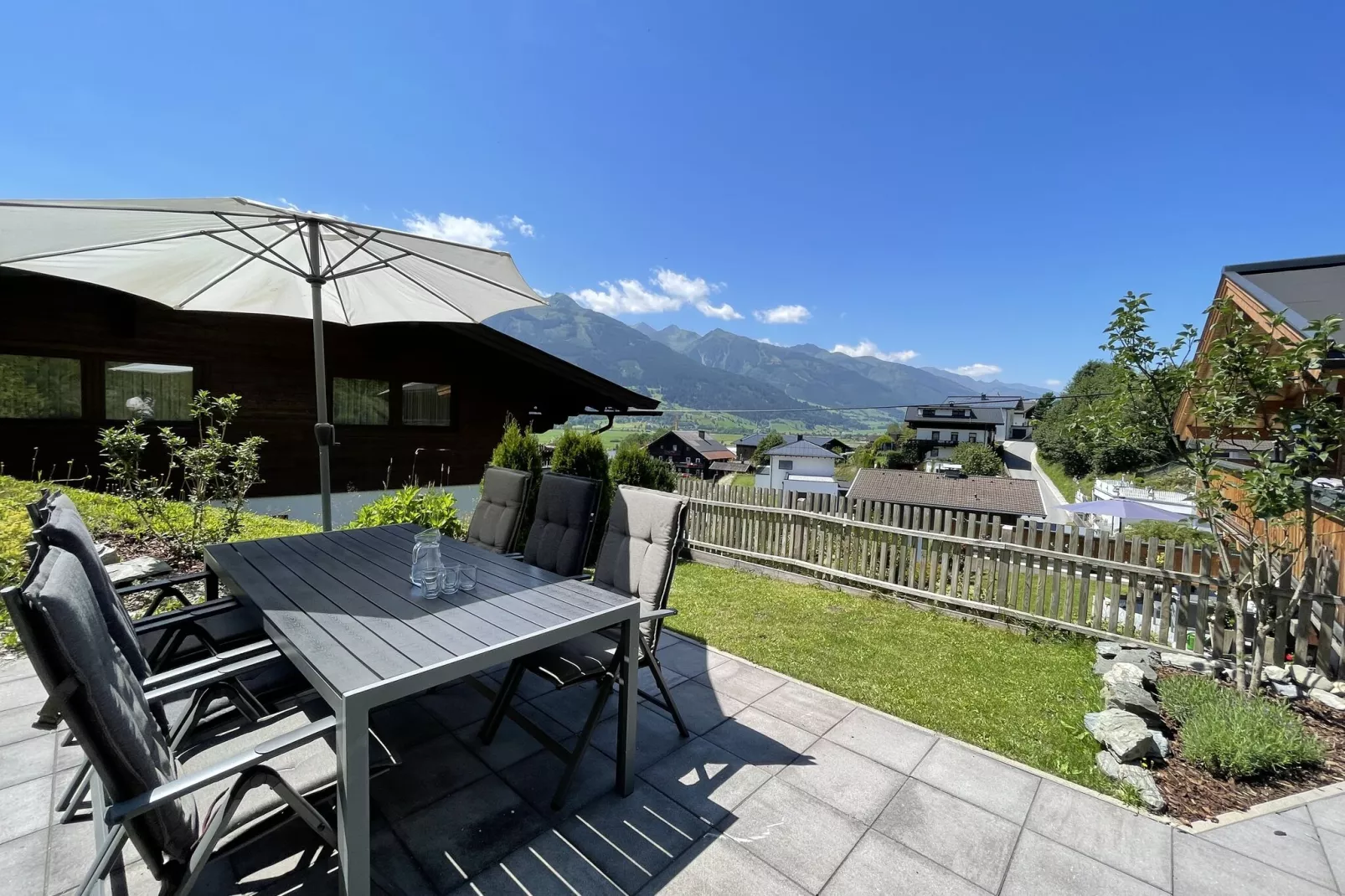Penthouse Kristall Lodge-Gardens summer