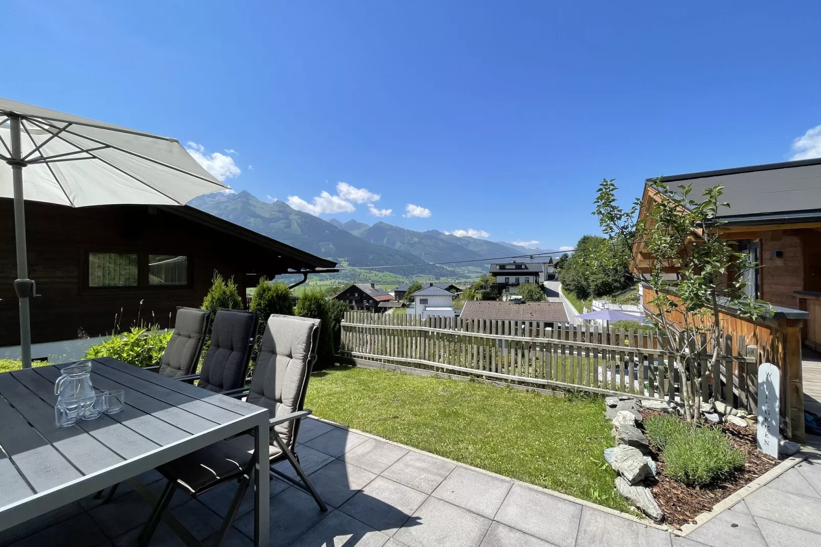 Penthouse Kristall Lodge-Gardens summer