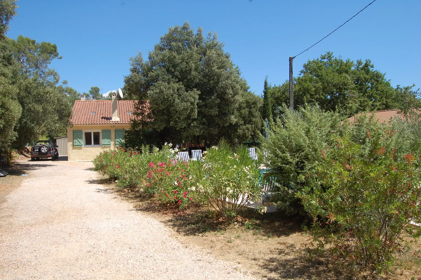 Les Lauriers-Roses-Exterior summer