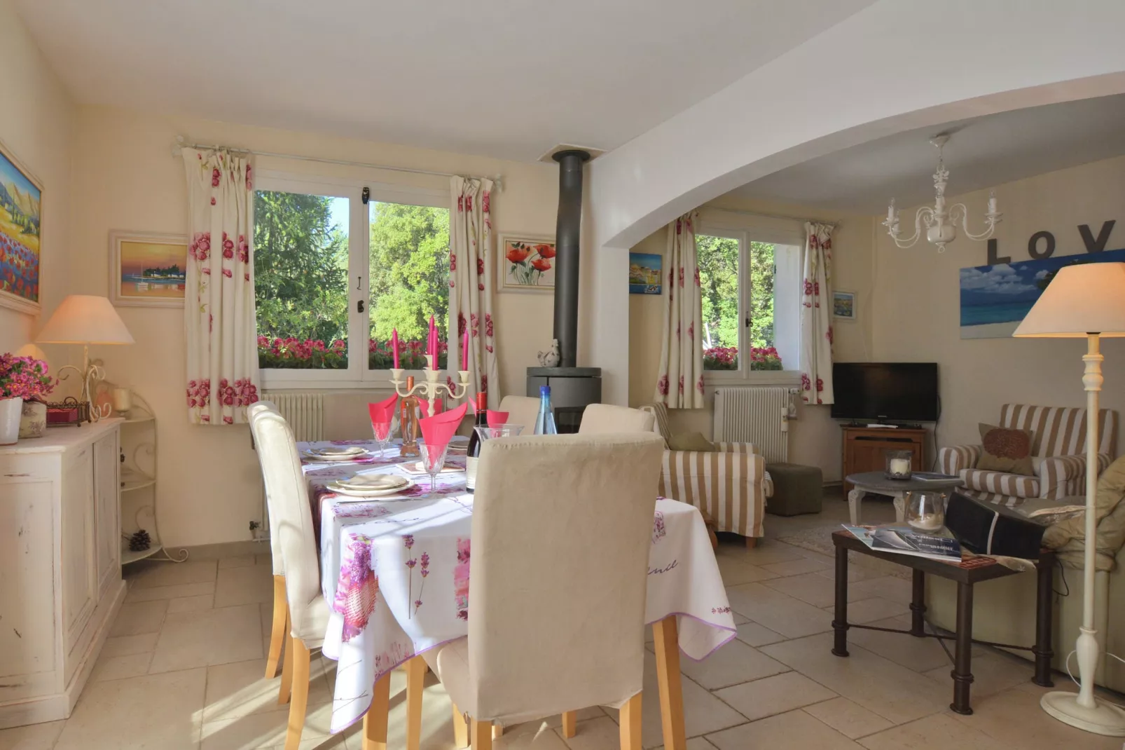 Les Lauriers-Roses-Dining room