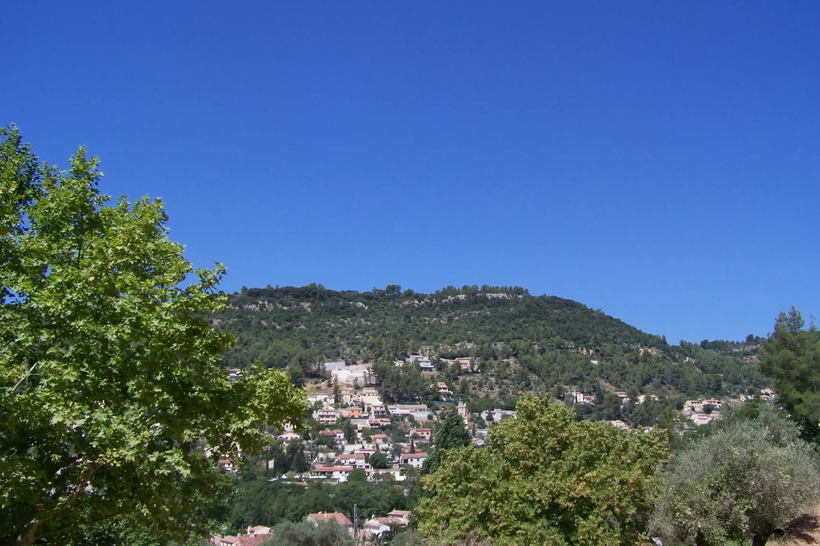 Les Cottages Varois-Areas summer 1km
