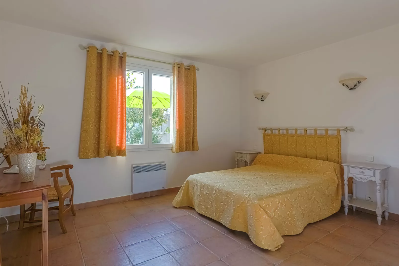 Villa l'Anthémis villa 5 pieces piscine commune-Bedroom