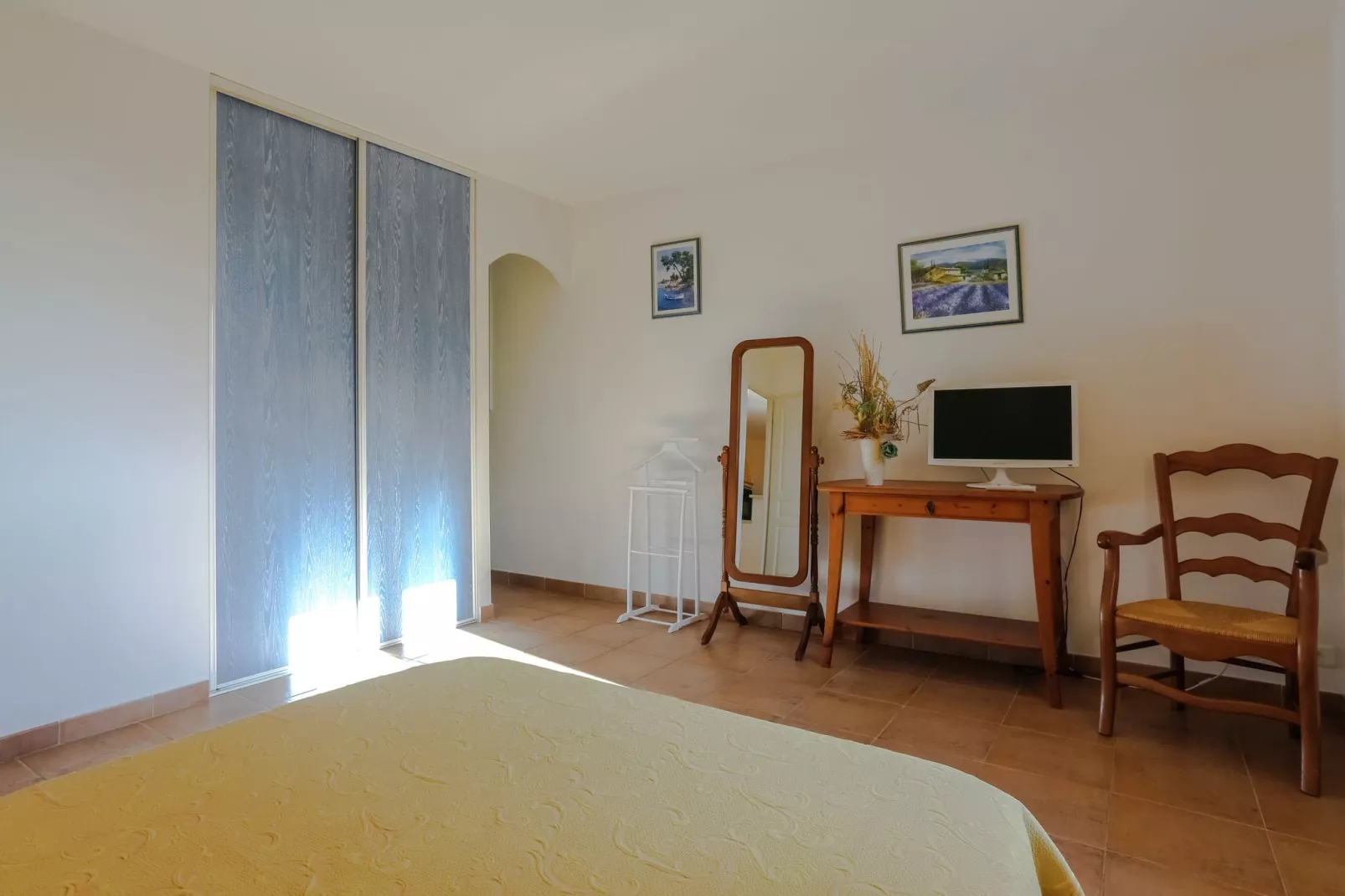 Villa l'Anthémis villa 5 pieces piscine commune-Bedroom