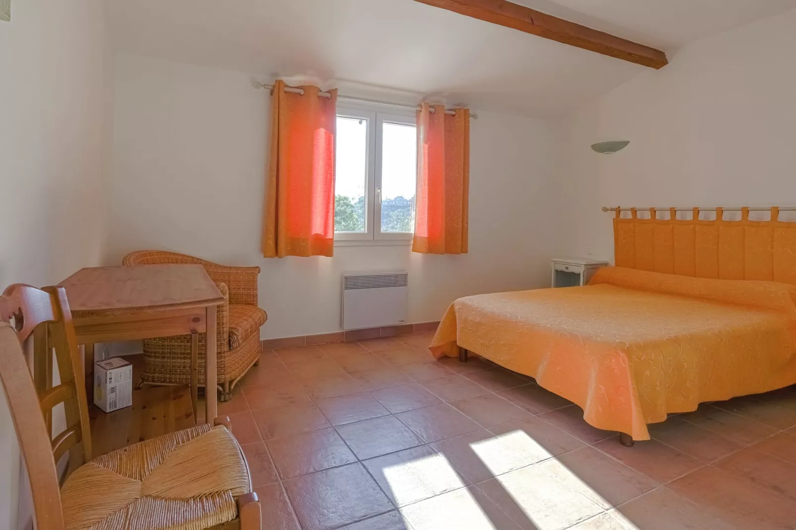 Villa l'Anthémis villa 5 pieces piscine commune-Bedroom