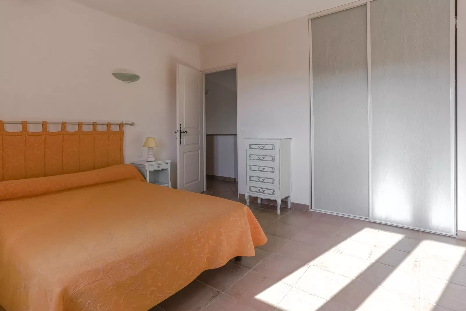 Villa l'Anthémis villa 5 pieces piscine commune-Bedroom