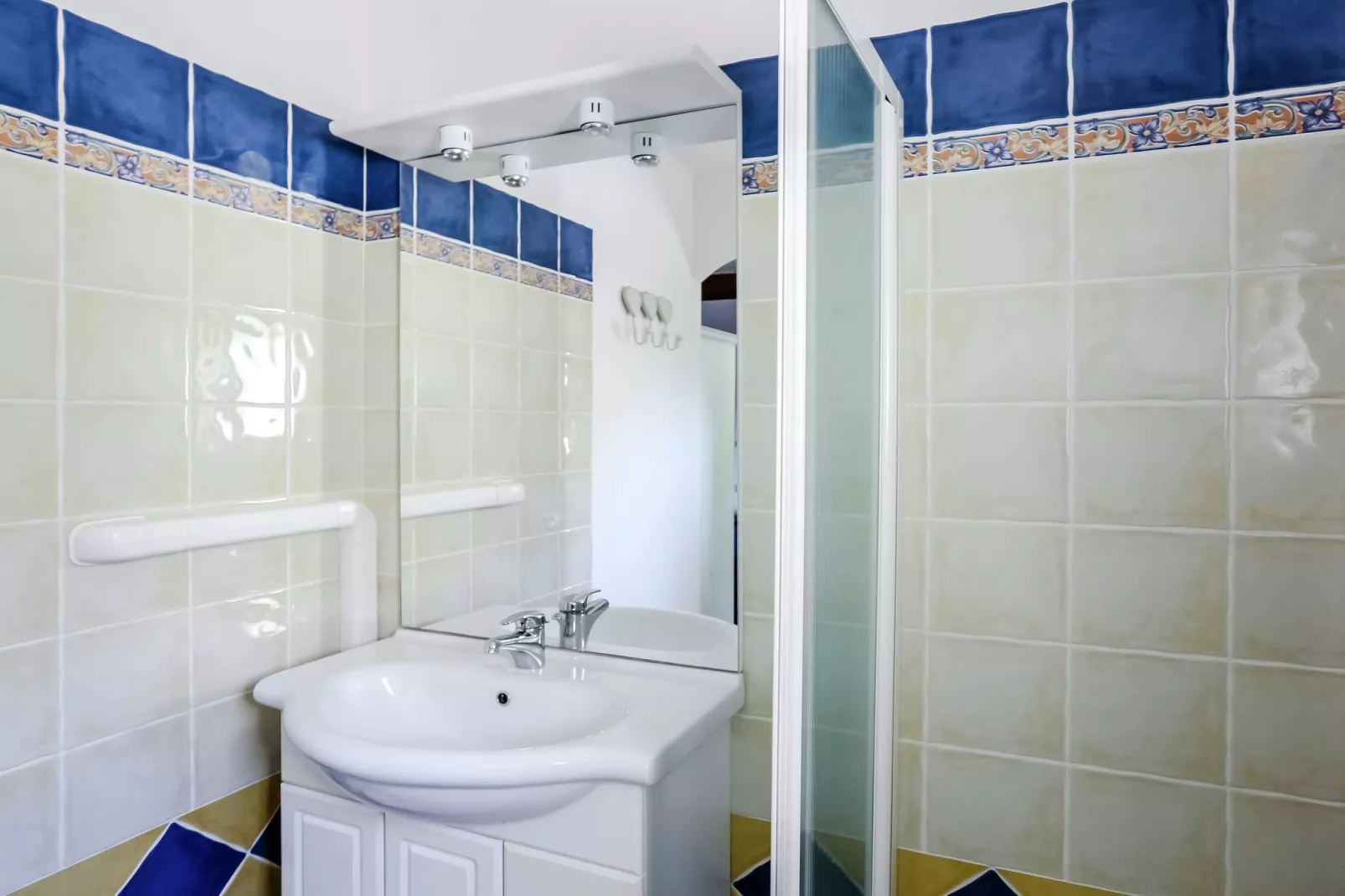 Villa l'Anthémis villa 5 pieces piscine commune-Bathroom