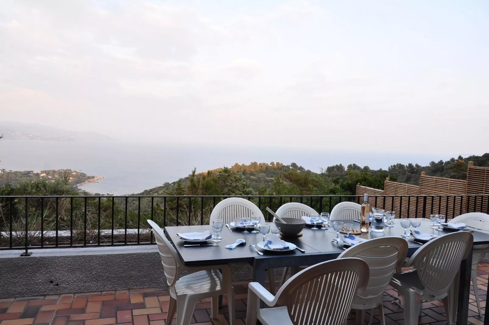 Villa avec piscine vue mer et proche plage à Bormes les Mimosas-Exterior summer