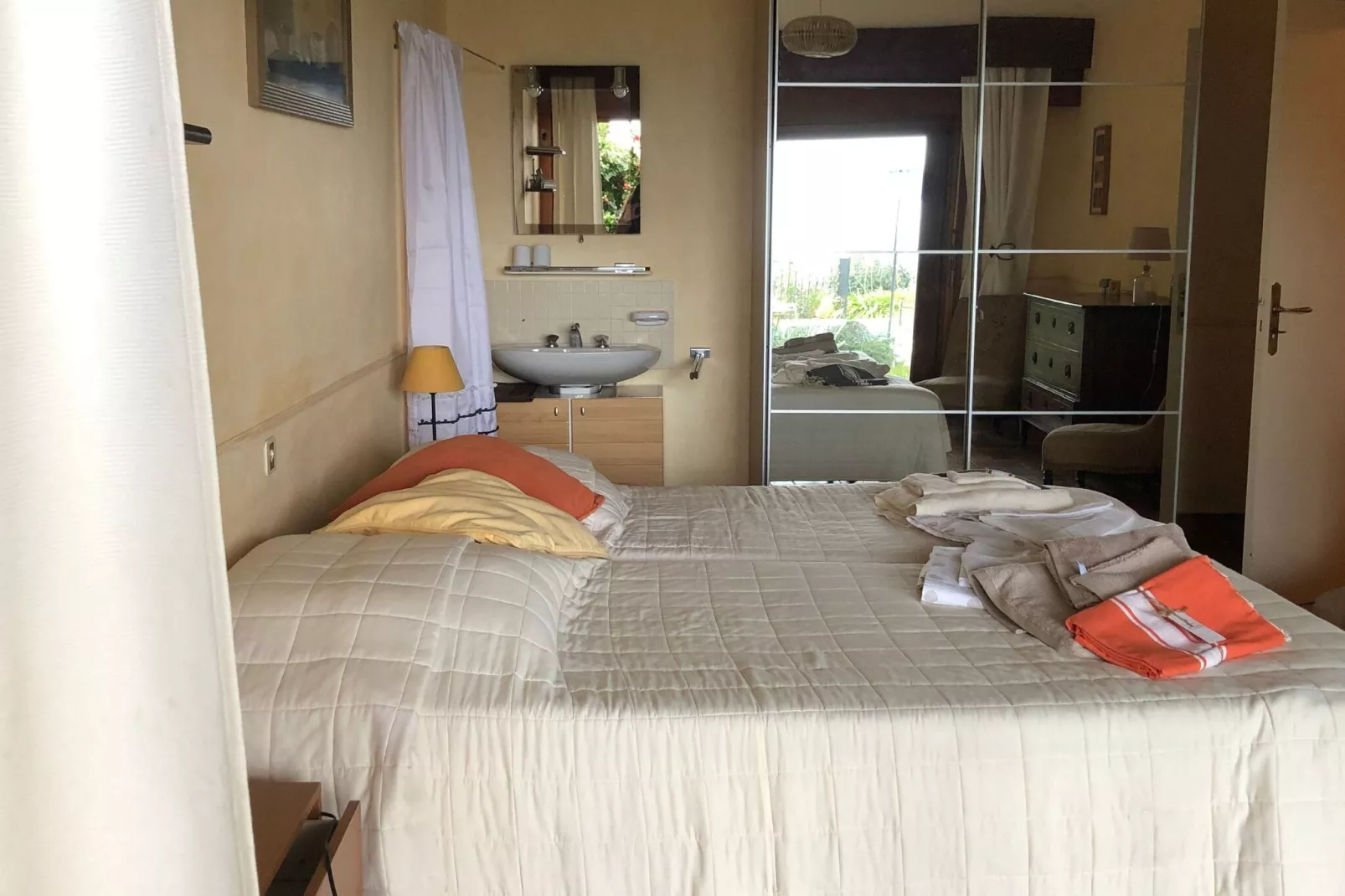 Villa avec piscine vue mer et proche plage à Bormes les Mimosas-Bedroom