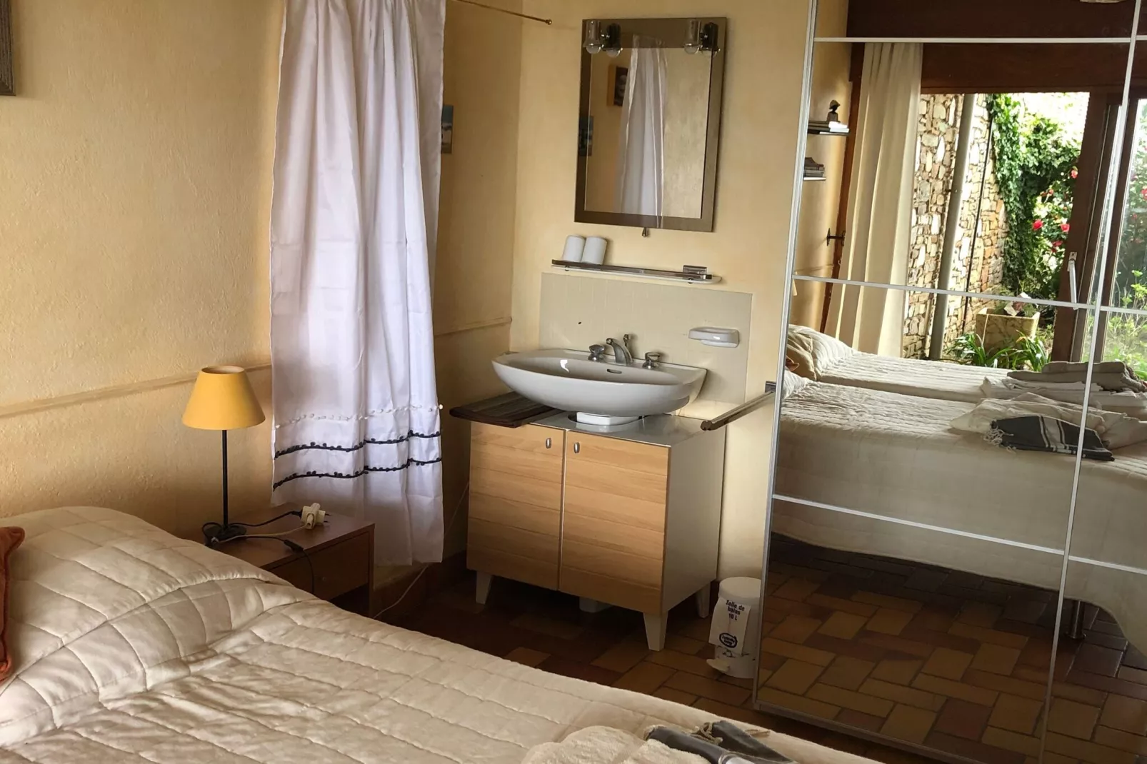 Villa avec piscine vue mer et proche plage à Bormes les Mimosas-Bedroom
